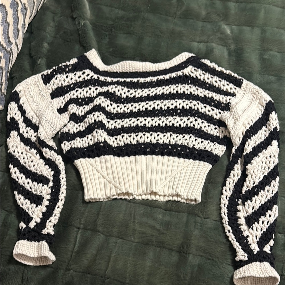 Zara Black and White Sweater